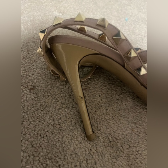 Valentino Garavani Rockstud Slingback Heels - Picture 12 of 16